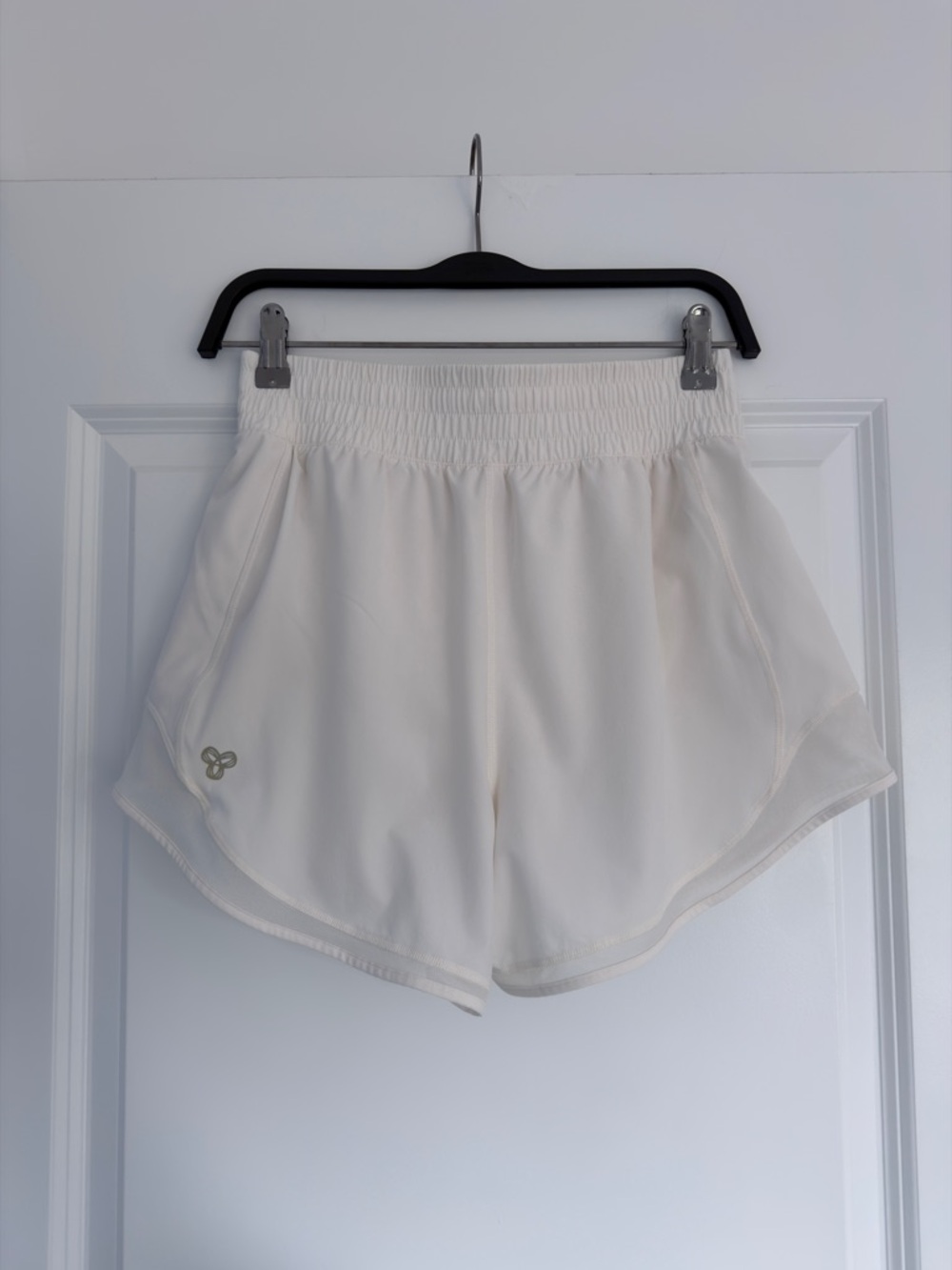 Aritzia Golden athletic shorts in white, size 4
